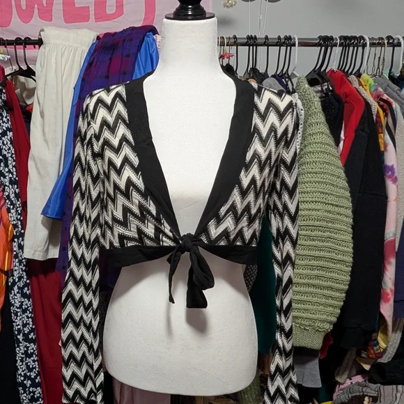 AGB Black and White Chevron Tie-Front Shrug - Picture 1 of 4